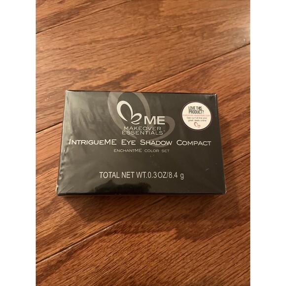 ME Makeover Essentials IntrigueME  Eye Shadow Compact EnchantME Color Set - Picture 3 of 4